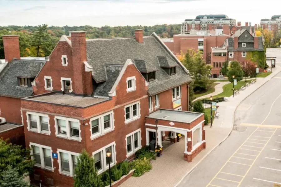 تحصیل در مدرسه کانادا به نام Toronto French School