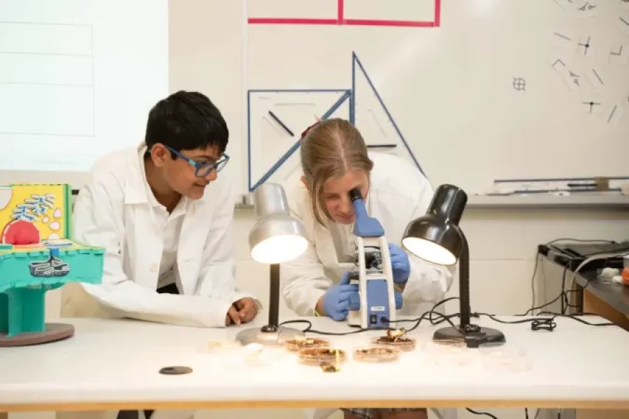 تحصیل در مدرسه کانادا به نام Toronto French School